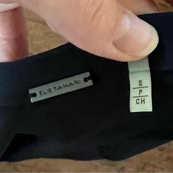 Form fitting size small - Picture 5 of 6